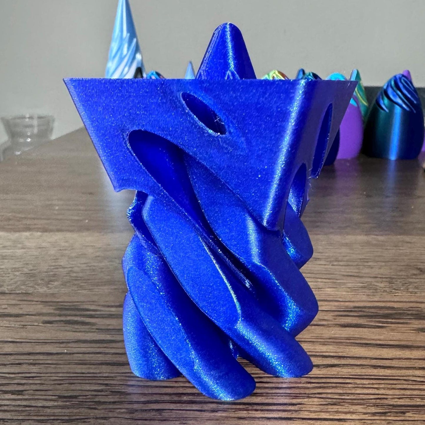 Glitter HypnoTwist Pyramid - Impossible Infinity Spiral Smooth Pyramid, Perfect Gift for Him, Modern Fidget Decoration